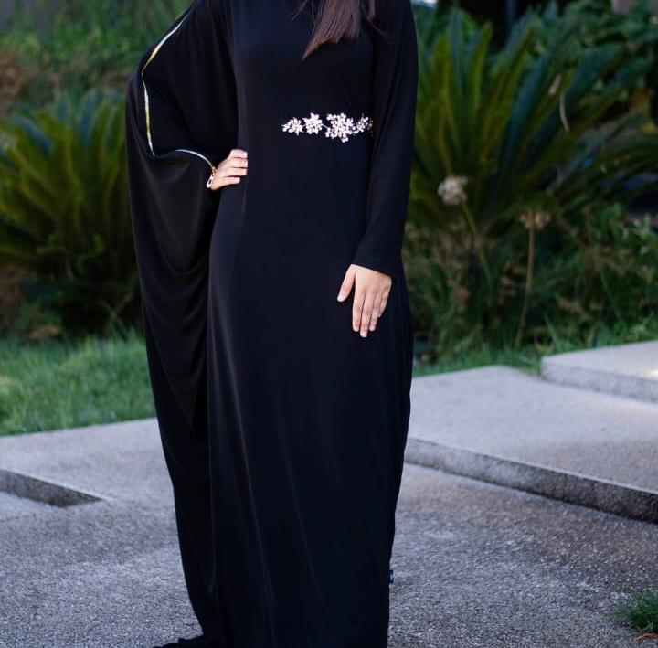 STUNNING ABAYA WITH BEADED BELT AND SIZE ARM ZIP